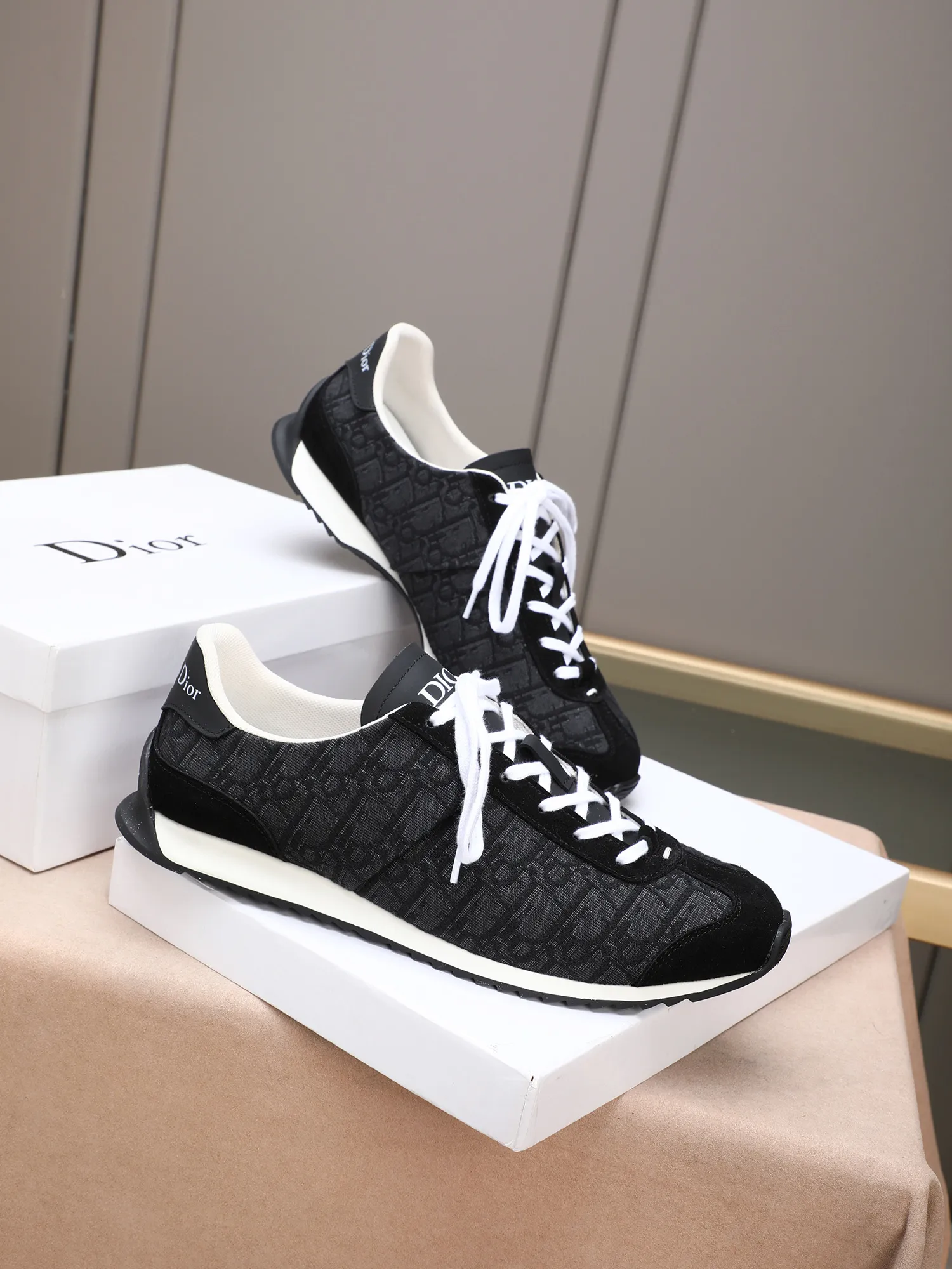 Men's shoes💰440 Dior【Dior】😘😘High-end series of casual men's shoes, simple and elegant👍👍👍The upper is made of first-layer genuine leather spliced ​​with Dior's special material [sun][sun]; imported first-layer sheepskin lining; special outsole, wear-resistant, lightweight, the overall design is harmonious and unified without lacking personality 👣🌟✨You deserve it! Multiple colors to choose from! 😍Size 38～44. (45 custom-made) The picture above is a big seller🔥🔥🔥